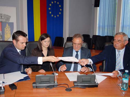 Foto: Semnare contract Vital (c) eMaramures.ro